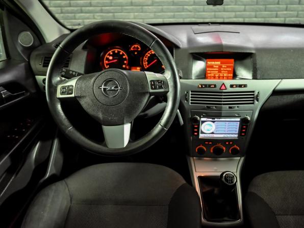 Opel Astra H Рестайлинг с пробегом 2012 года, цена 570 000 рублей, 235576 км, седан, Автокод Объявления