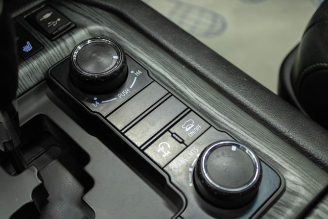Toyota Land Cruiser 200 Series Рестайлинг 2 с пробегом 2015 года, цена 5 099 000 рублей, 324309 км, внедорожник, Автокод Объявления