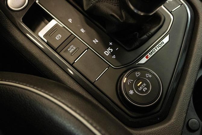 Volkswagen Tiguan II с пробегом 2018 года, цена 2 499 000 рублей, 201219 км, внедорожник, Автокод Объявления