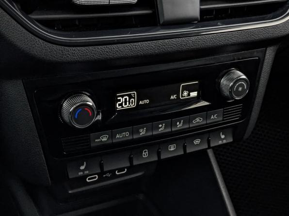 Skoda Rapid II с пробегом 2022 года, цена 2 010 000 рублей, 76295 км, лифтбек, Автокод Объявления