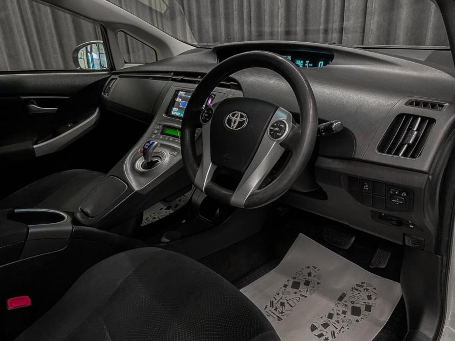Toyota Prius III Рестайлинг (XW30) Красноярск  - изображение 8