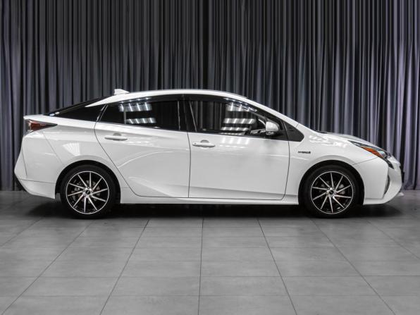 Toyota Prius IV (XW50) с пробегом 2016 года, цена 1 755 000 рублей, 184729 км, лифтбек, Автокод Объявления