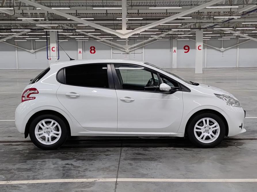 Peugeot 208 I Казань  - изображение 5