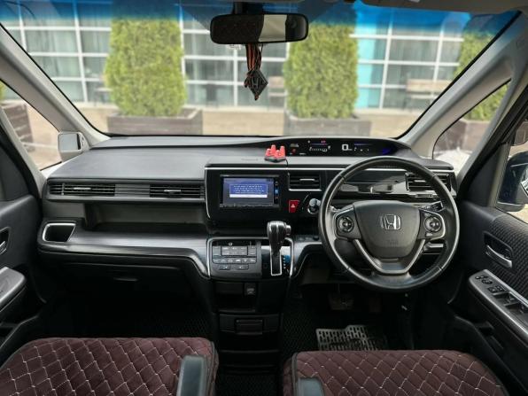 Honda Stepwgn V с пробегом 2016 года, цена 1 950 000 рублей, 132347 км, минивэн, Автокод Объявления