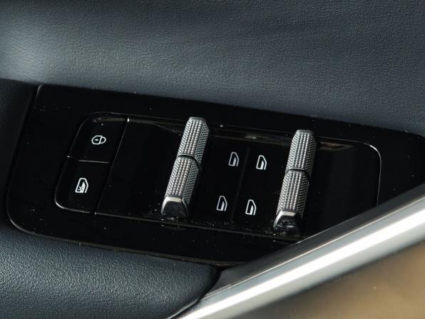 Geely Atlas II с пробегом 2023 года, цена 2 600 000 рублей, 26499 км, внедорожник, Автокод Объявления