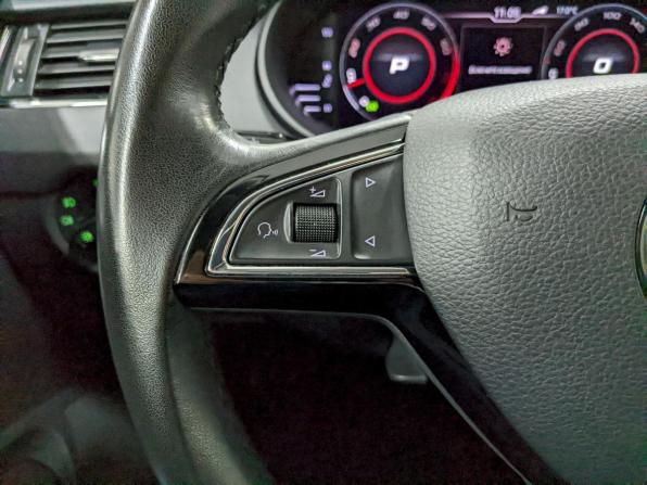 Skoda Octavia III (A7) Рестайлинг с пробегом 2019 года, цена 2 150 000 рублей, 82000 км, лифтбек, Автокод Объявления