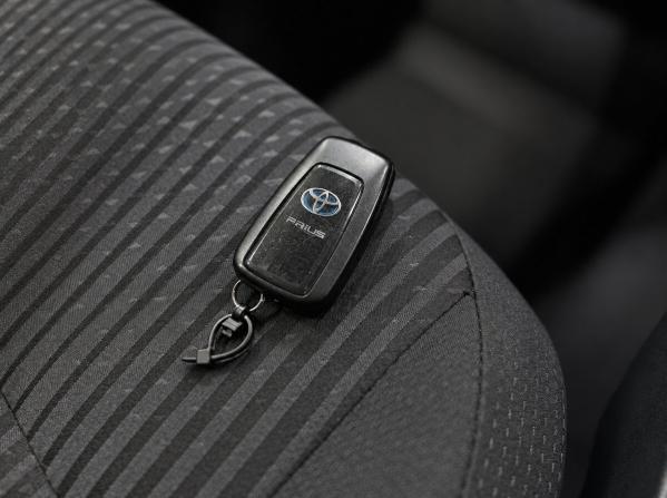 Toyota Prius IV (XW50) с пробегом 2018 года, цена 1 450 000 рублей, 239351 км, лифтбек, Автокод Объявления