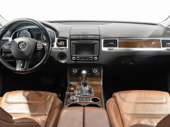 Volkswagen Touareg II Рестайлинг с пробегом 2015 года, цена 2 300 000 рублей, 302833 км, внедорожник, Автокод Объявления