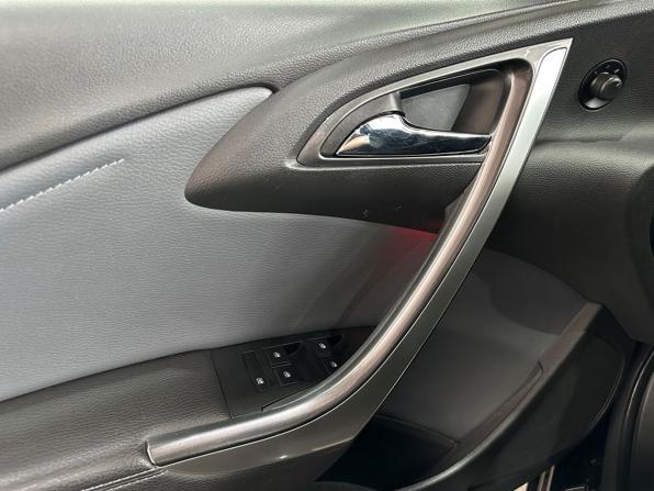 Opel Astra J Рестайлинг с пробегом 2014 года, цена 748 000 рублей, 187925 км, хэтчбек, Автокод Объявления