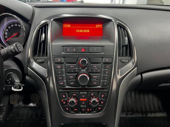 Opel Astra J с пробегом 2011 года, цена 820 000 рублей, 133897 км, хэтчбек, Автокод Объявления