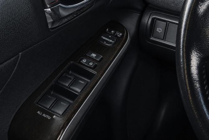 Toyota Camry VII (XV50) Рестайлинг с пробегом 2015 года, цена 1 879 000 рублей, 211000 км, седан, Автокод Объявления