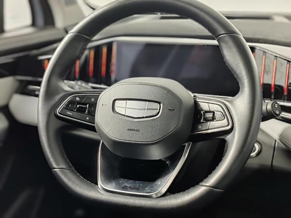 Geely Atlas II с пробегом 2024 года, цена 2 999 000 рублей, 42352 км, внедорожник, Автокод Объявления