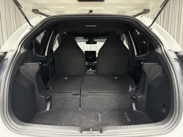 Toyota Yaris IV с пробегом 2021 года, цена 1 380 000 рублей, 103149 км, хэтчбек, Автокод Объявления