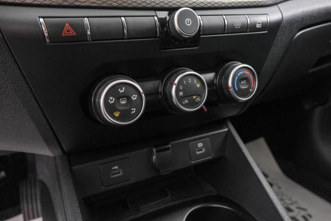 Lada (ВАЗ) Vesta I с пробегом 2023 года, цена 1 399 000 рублей, 55800 км, седан, Автокод Объявления