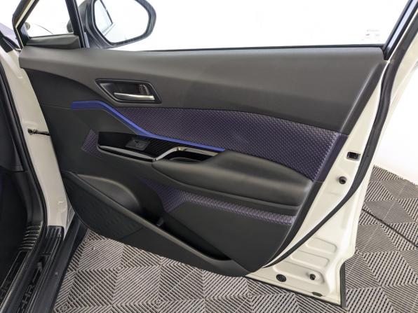 Toyota C-HR I Рестайлинг с пробегом 2021 года, цена 2 895 000 рублей, 47653 км, внедорожник, Автокод Объявления