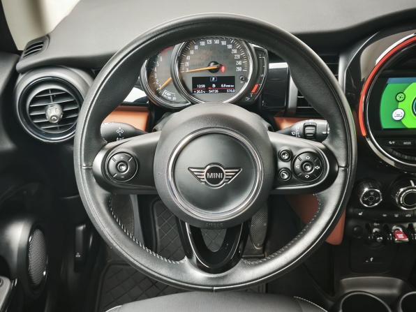 Mini Hatch III (F55/F56) Рестайлинг с пробегом 2020 года, цена 2 294 000 рублей, 54726 км, хэтчбек, Автокод Объявления