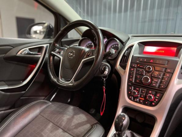 Opel Astra J Рестайлинг с пробегом 2012 года, цена 779 900 рублей, 180000 км, хэтчбек, Автокод Объявления