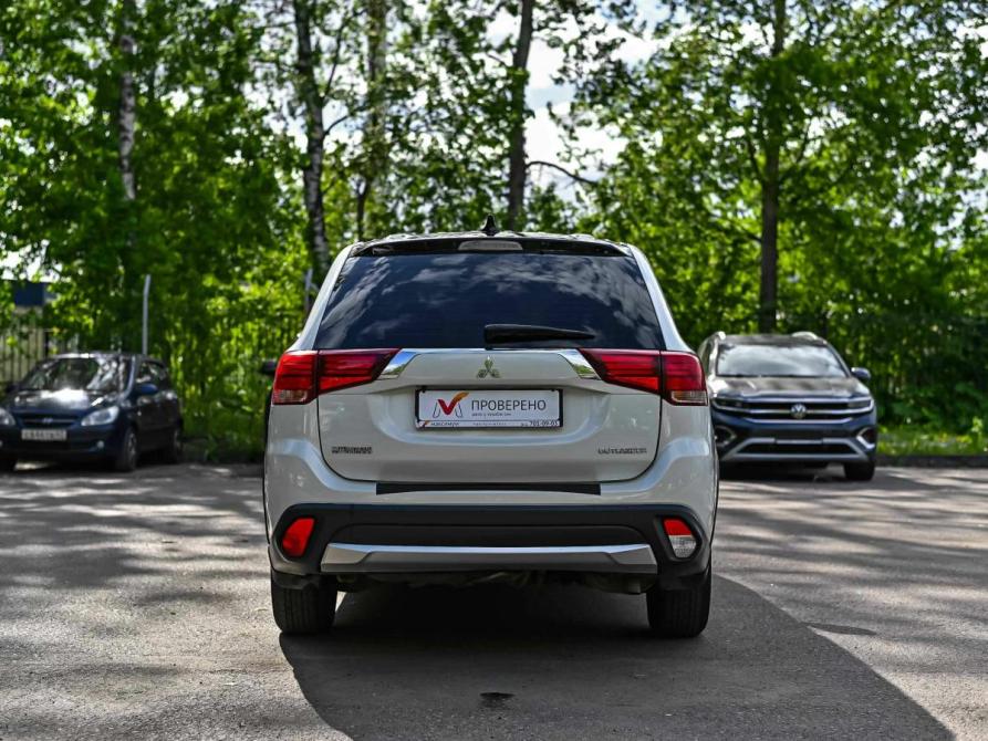 Mitsubishi Outlander III Рестайлинг 2 Санкт-Петербург  - изображение 4