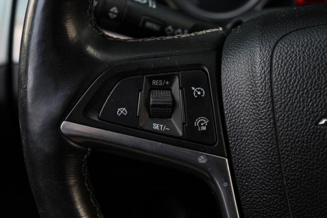 Opel Mokka I с пробегом 2013 года, цена 1 150 000 рублей, 176862 км, внедорожник, Автокод Объявления