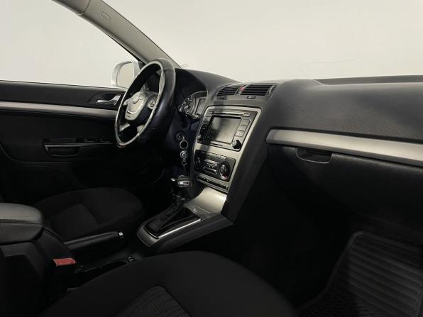 Skoda Octavia II (A5) Рестайлинг с пробегом 2012 года, цена 780 000 рублей, 221098 км, лифтбек, Автокод Объявления