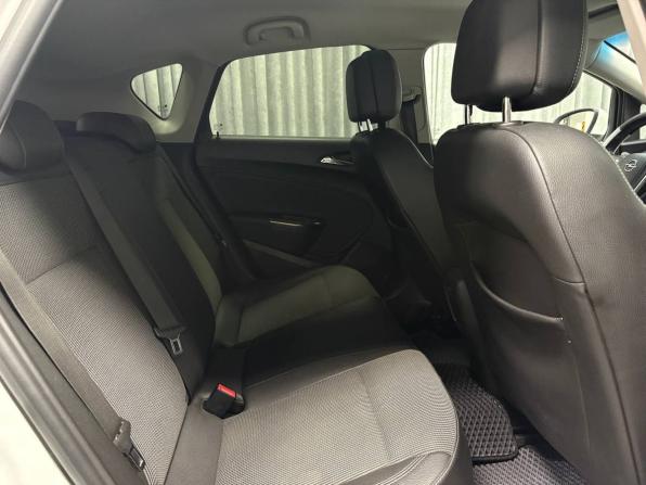 Opel Astra J с пробегом 2011 года, цена 599 000 рублей, 195596 км, хэтчбек, Автокод Объявления