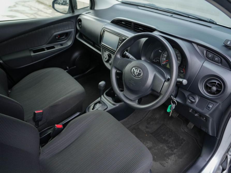 Toyota Vitz III (XP130) Рестайлинг 2 Новосибирск  - изображение 11