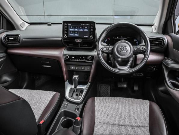 Toyota Yaris Cross с пробегом 2022 года, цена 2 389 000 рублей, 49285 км, внедорожник, Автокод Объявления