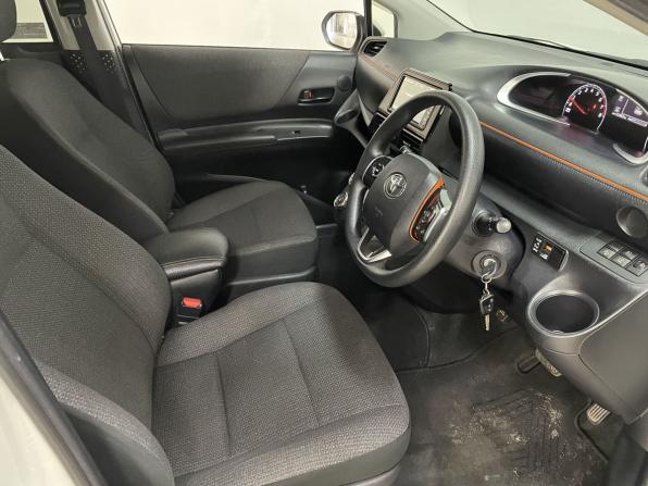 Toyota Sienta II Рестайлинг с пробегом 2019 года, цена 1 470 000 рублей, 122963 км, компактвэн, Автокод Объявления