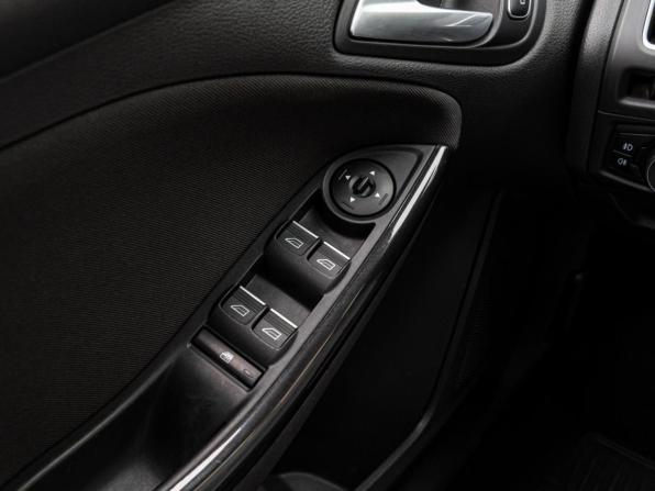 Ford Focus III Рестайлинг с пробегом 2015 года, цена 1 198 000 рублей, 234025 км, универсал, Автокод Объявления