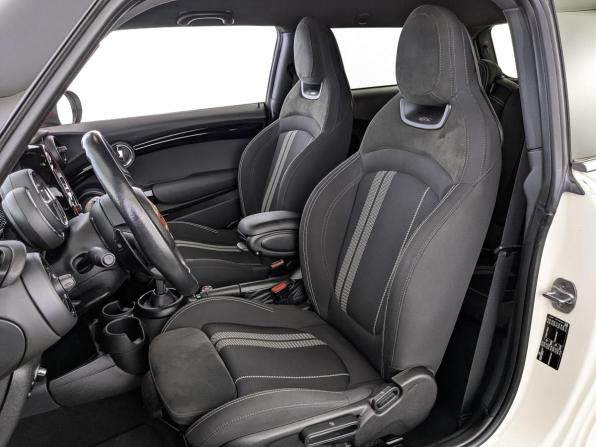 Mini Hatch III (F55/F56) Рестайлинг с пробегом 2020 года, цена 3 300 000 рублей, 84934 км, хэтчбек, Автокод Объявления