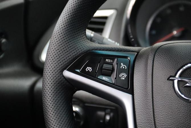 Opel Astra J Рестайлинг с пробегом 2013 года, цена 980 350 рублей, 116083 км, хэтчбек, Автокод Объявления