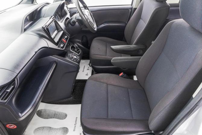 Toyota Noah III (R80) с пробегом 2015 года, цена 1 899 000 рублей, 126000 км, минивэн, Автокод Объявления