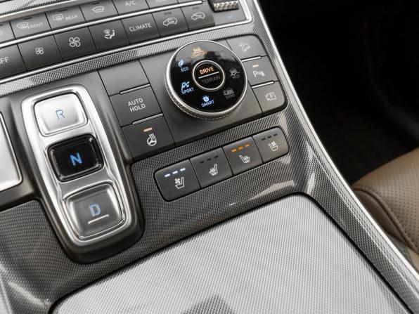 Hyundai Santa Fe IV Рестайлинг с пробегом 2021 года, цена 4 085 000 рублей, 49693 км, внедорожник, Автокод Объявления