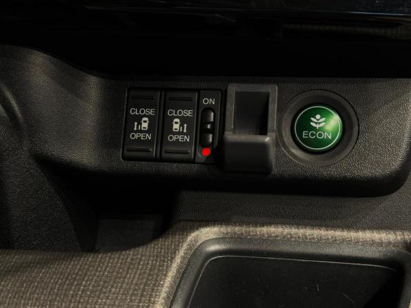 Honda Stepwgn V с пробегом 2015 года, цена 1 603 000 рублей, 149169 км, минивэн, Автокод Объявления