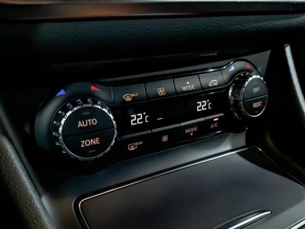 Mercedes-Benz GLA I (X156) Рестайлинг с пробегом 2019 года, цена 2 605 000 рублей, 49821 км, внедорожник, Автокод Объявления