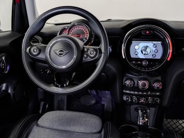 Mini Hatch III (F55/F56) Рестайлинг с пробегом 2019 года, цена 1 850 000 рублей, 107800 км, хэтчбек, Автокод Объявления