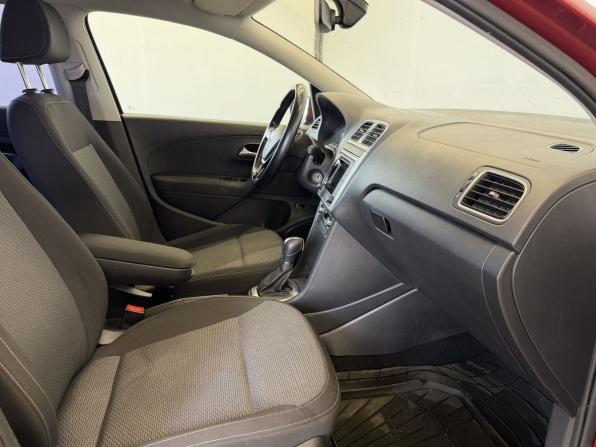 Volkswagen Polo V Рестайлинг с пробегом 2015 года, цена 1 160 000 рублей, 103000 км, седан, Автокод Объявления