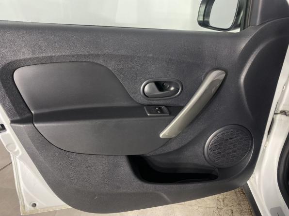 Renault Sandero II Рестайлинг с пробегом 2019 года, цена 1 070 000 рублей, 74288 км, хэтчбек, Автокод Объявления