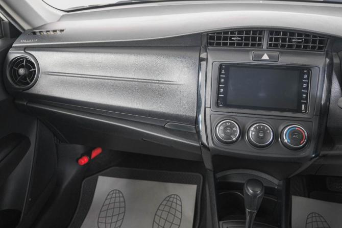 Toyota Corolla XI (E160 E170) Рестайлинг 2 с пробегом 2018 года, цена 1 389 000 рублей, 118000 км, седан, Автокод Объявления