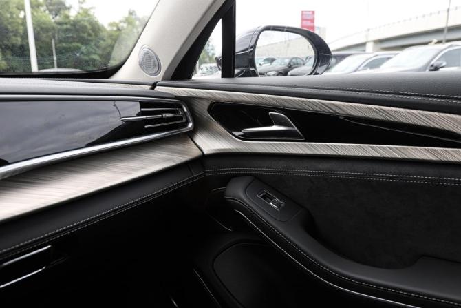 Hongqi H9 I с пробегом 2023 года, цена 4 700 000 рублей, 2500 км, седан, Автокод Объявления