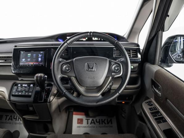 Honda Stepwgn V Рестайлинг с пробегом 2017 года, цена 1 850 500 рублей, 115163 км, минивэн, Автокод Объявления