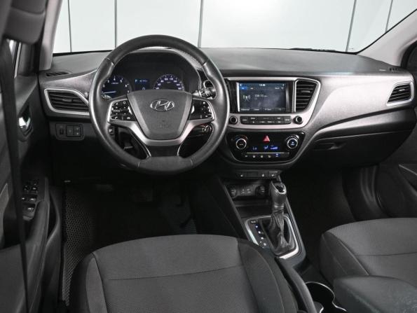 Hyundai Solaris II с пробегом 2018 года, цена 1 355 000 рублей, 194694 км, седан, Автокод Объявления