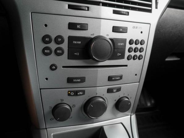 Opel Astra H Рестайлинг с пробегом 2011 года, цена 729 000 рублей, 241494 км, седан, Автокод Объявления