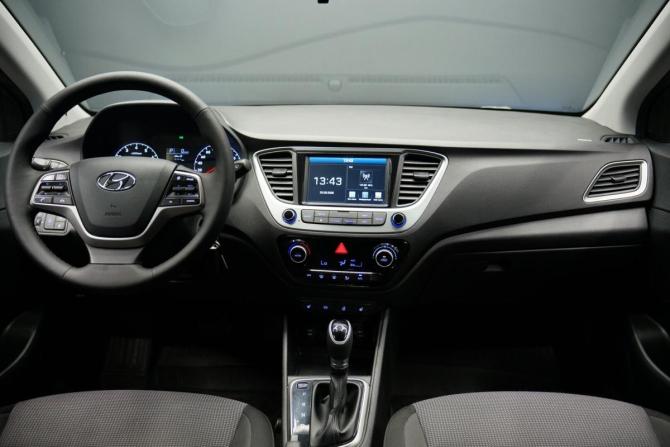 Hyundai Solaris II с пробегом 2017 года, цена 1 370 000 рублей, 115000 км, седан, Автокод Объявления