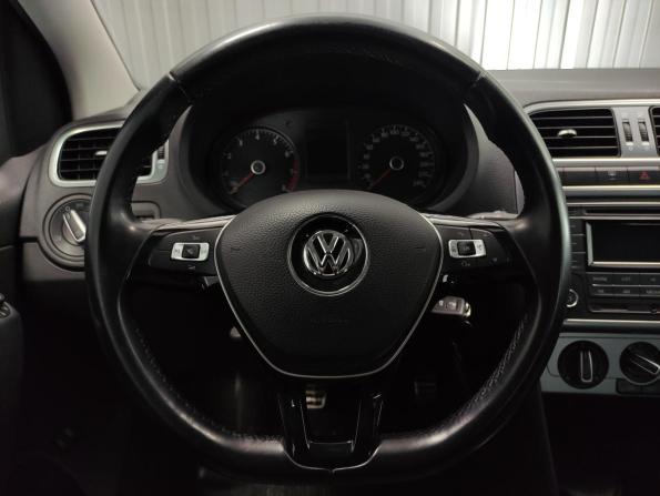 Volkswagen Polo V Рестайлинг с пробегом 2016 года, цена 995 000 рублей, 104662 км, седан, Автокод Объявления