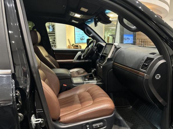 Toyota Land Cruiser 200 Series Рестайлинг 2 с пробегом 2019 года, цена 6 930 000 рублей, 232788 км, внедорожник, Автокод Объявления