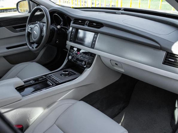 Jaguar XF II с пробегом 2017 года, цена 1 950 000 рублей, 92000 км, седан, Автокод Объявления