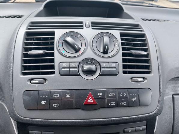 Mercedes-Benz Vito II (W639) Рестайлинг с пробегом 2013 года, цена 2 100 000 рублей, 235000 км, минивэн, Автокод Объявления