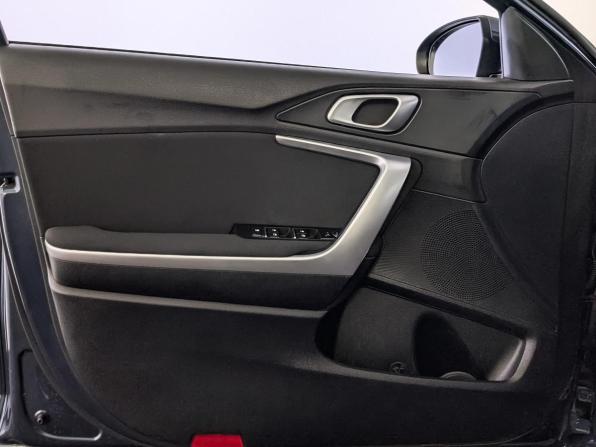 Kia Ceed III с пробегом 2020 года, цена 1 850 000 рублей, 105813 км, универсал, Автокод Объявления