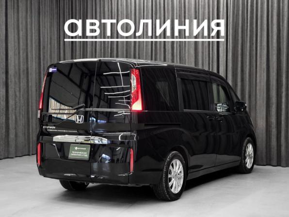 Honda Stepwgn V с пробегом 2016 года, цена 1 620 000 рублей, 120000 км, минивэн, Автокод Объявления